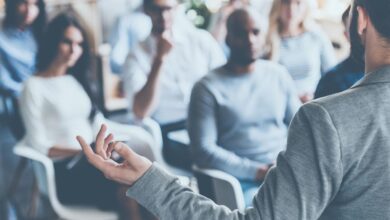 16 Nonverbal Pitfalls For Leaders To Avoid To Give An Effective Speech