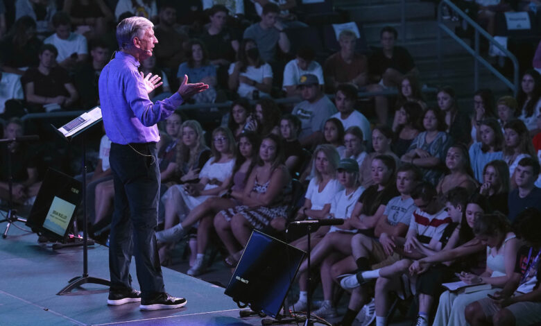 President Mueller, returning speakers highlight 2023 fall Chapel schedule President Mueller, returning speakers highlight 2023 fall Chapel schedule