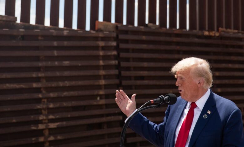 Donald Trump makes stop in Tucson, Arizona to campaign Donald Trump makes stop in Tucson, Arizona to campaign