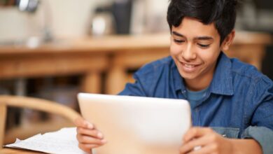 Tablets vs. Textbooks | Pros, Cons, Debate, Arguments, & Education