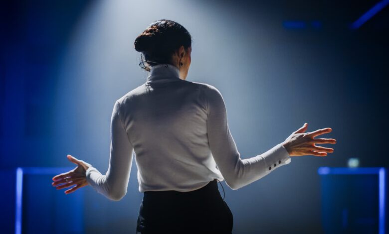 Bad at public speaking? This mental trick takes just 15 minutes, says speech expert Bad at public speaking? This mental trick takes just 15 minutes, says speech expert