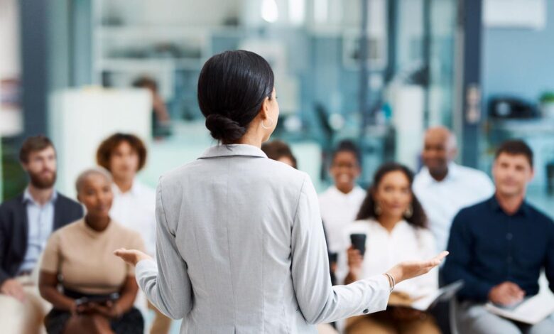 How Public Speakers Can Captivate An Audience With A Better Intro How Public Speakers Can Captivate An Audience With A Better Intro